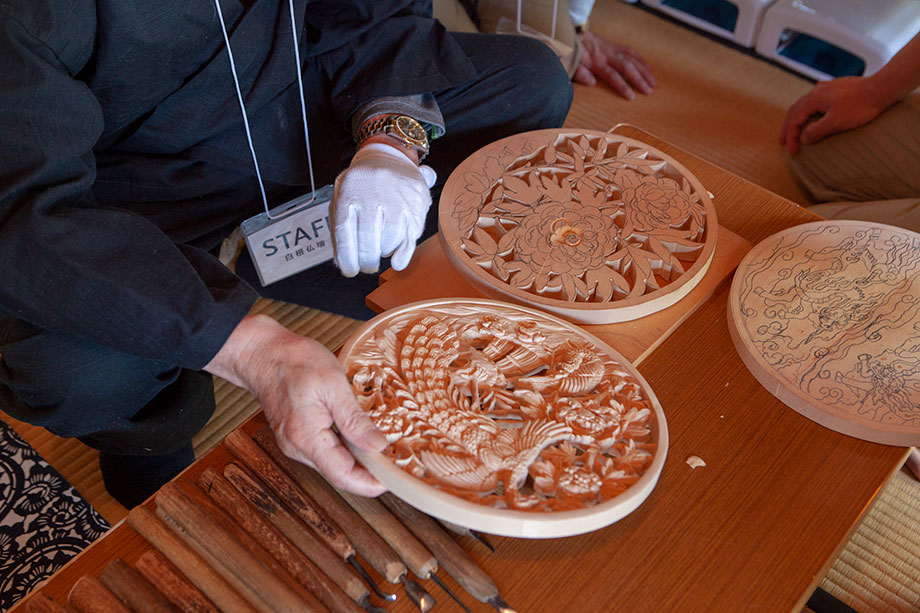 白根仏壇 山口さん実演
