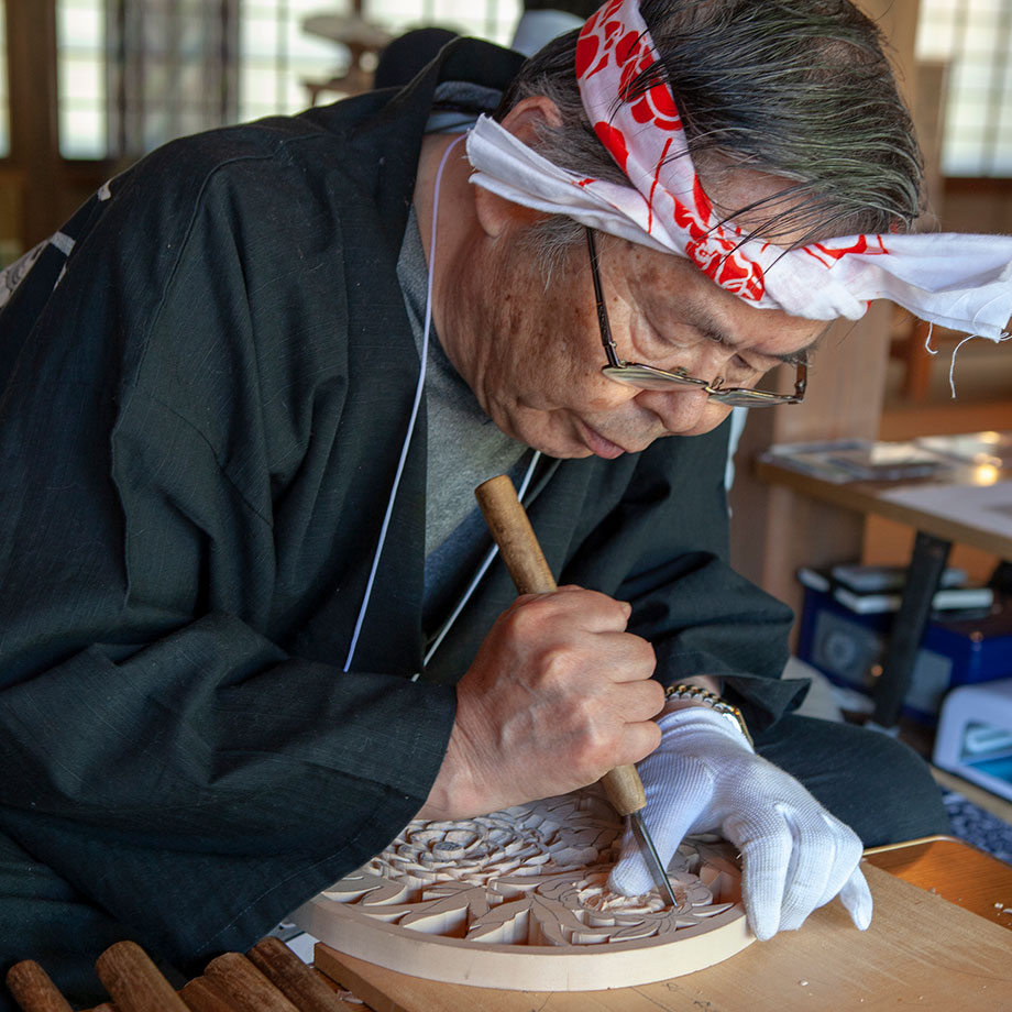 白根仏壇 山口さん実演