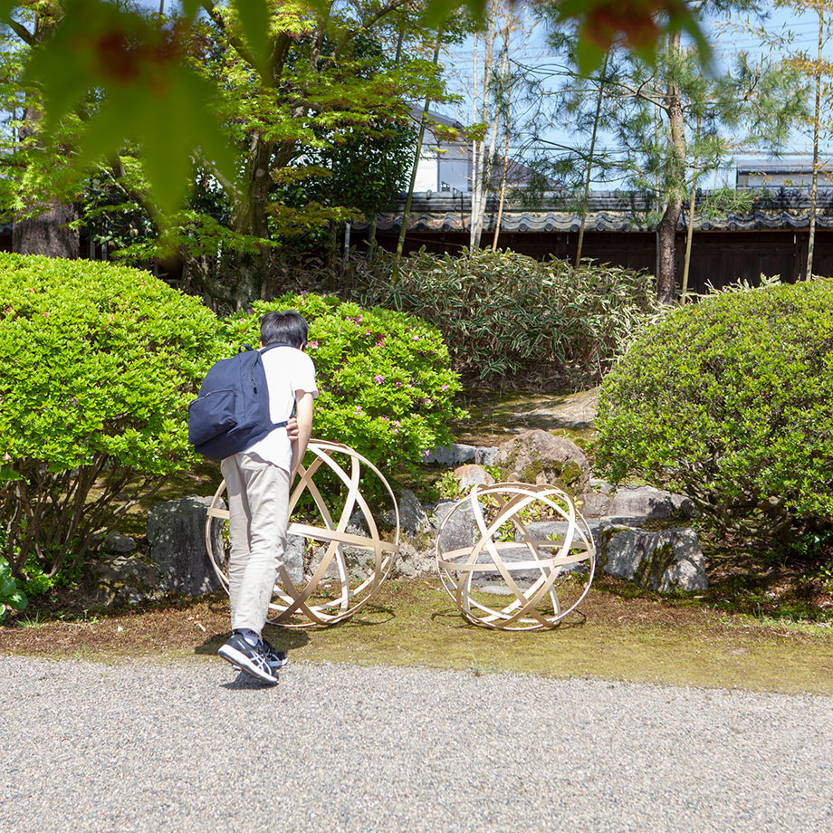 巨大な曲輪の球