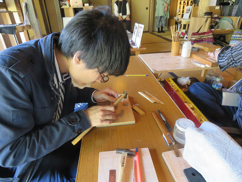 三条仏壇 金箔彫金ワークショップ