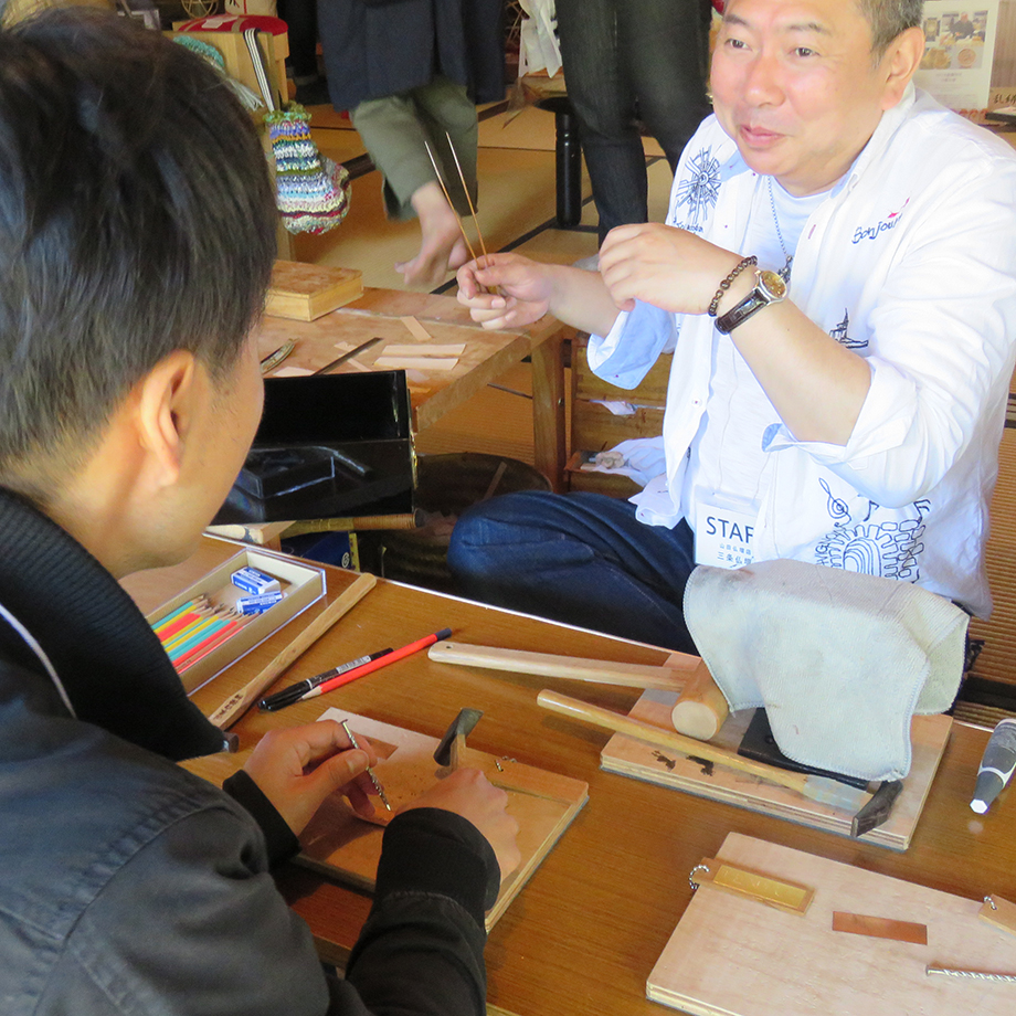 三条仏壇 金箔彫金ワークショップ