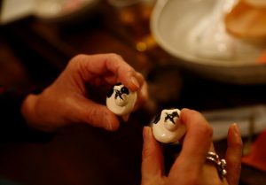 「山の織 雪の色」ネコオキ