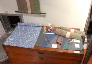 「山の織 雪の色」テーブルランナー