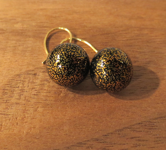 羽賀富美子さん　蒔絵ピアス