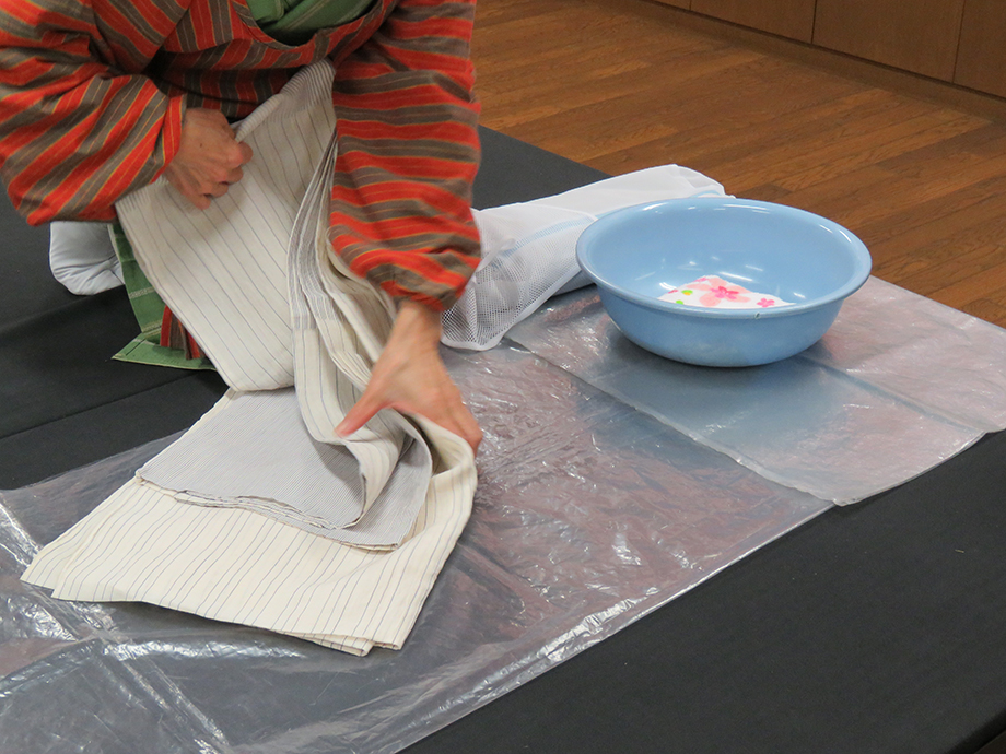 小千谷縮の洗い方 01