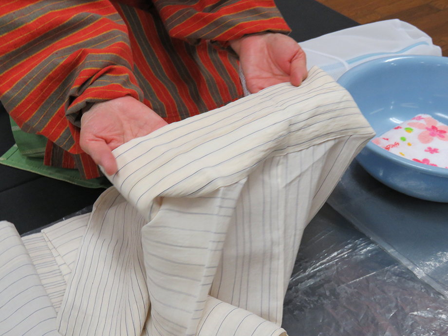 小千谷縮の洗い方 03