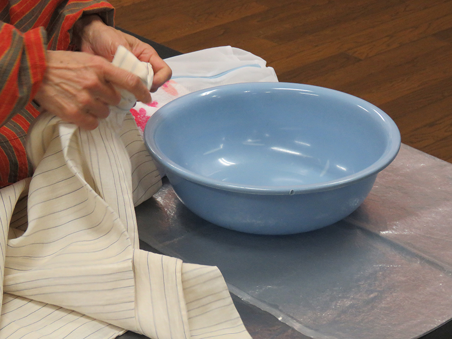 小千谷縮の洗い方 04