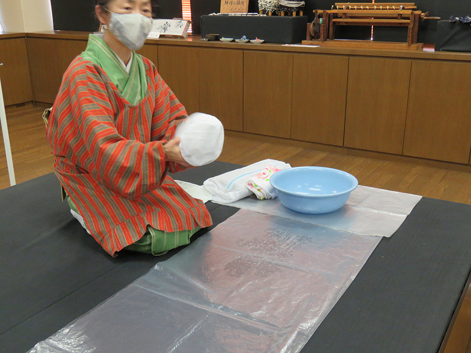 小千谷縮の洗い方 08