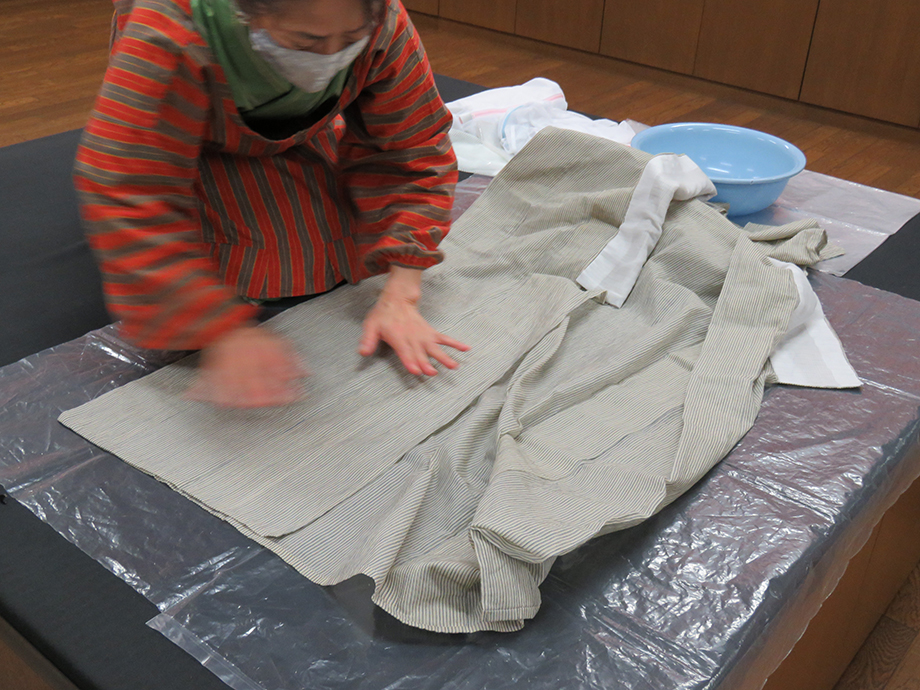 小千谷縮の洗い方 11