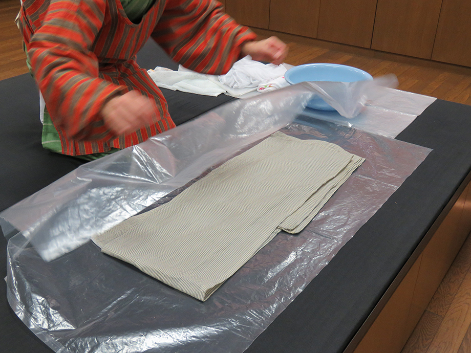 小千谷縮の洗い方 16