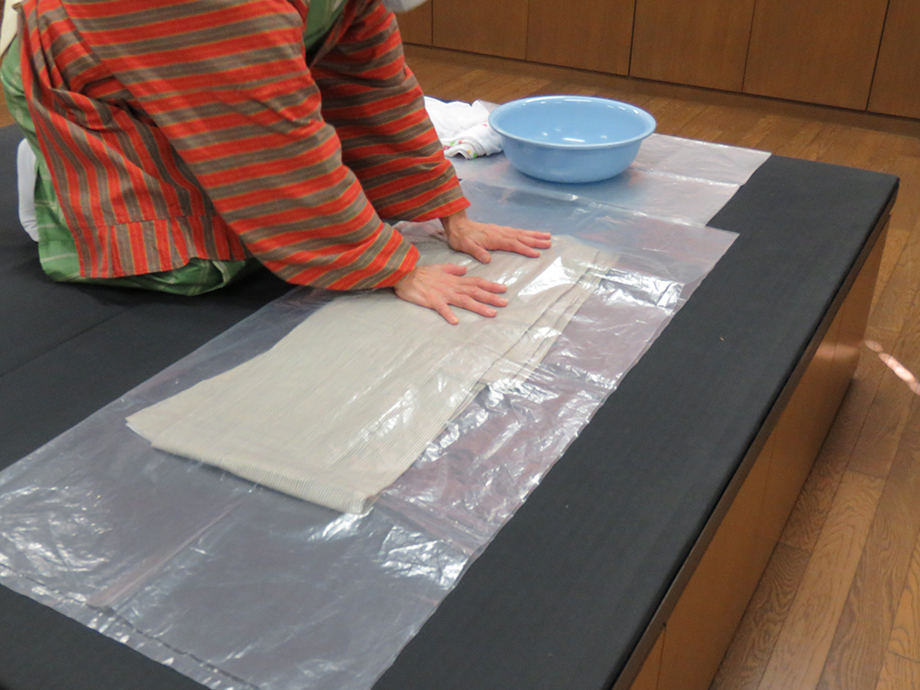 小千谷縮の洗い方 17