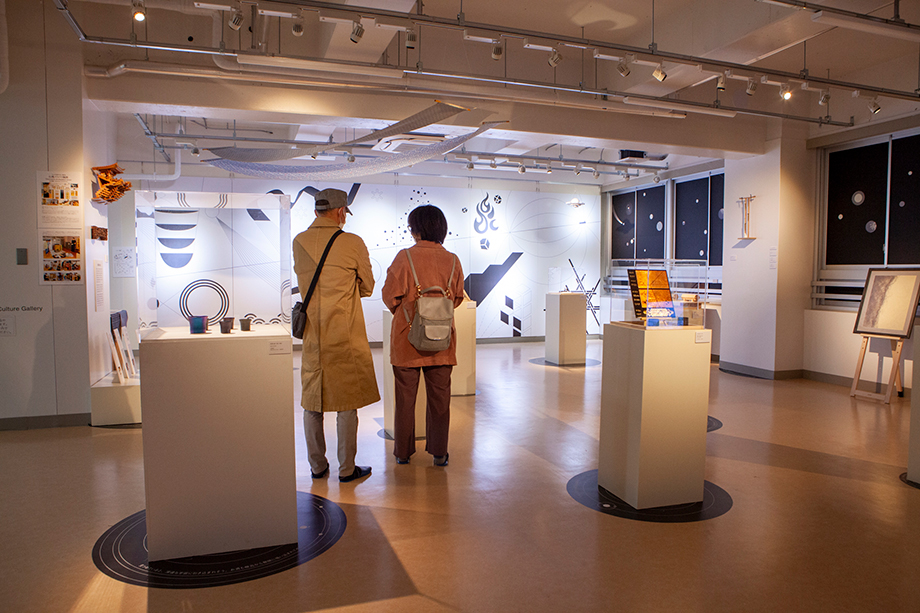 匠の惑星 展 会場 鑑賞者
