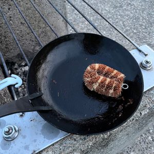 アウトドア用鉄フライパン